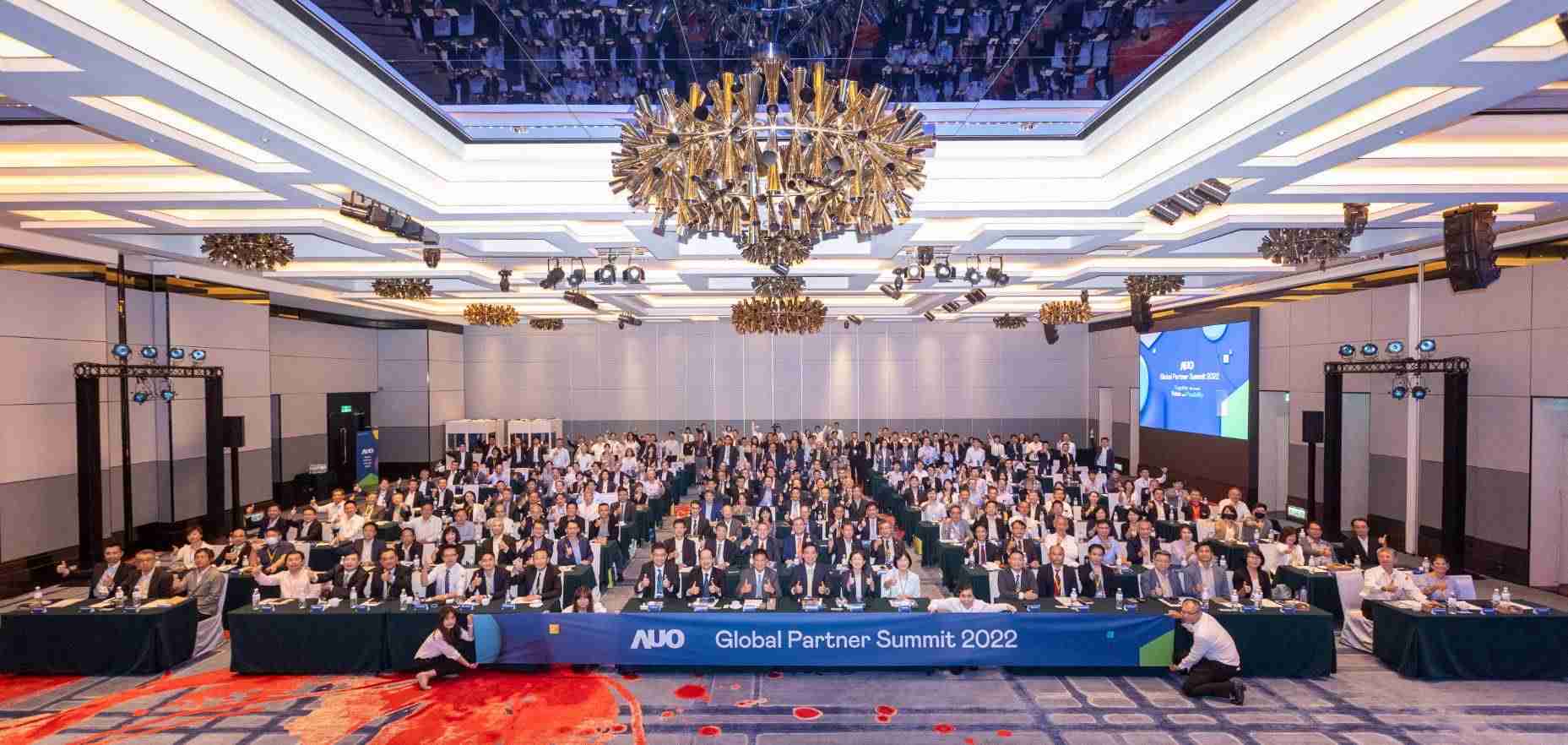 友達推動「安心、、、創新、、、、用心、、、同心、、、、盡心」五星職旅，，，，為菲籍員工打造全方位照護，，，，首度贏得「人權實踐與發展領袖獎」殊榮