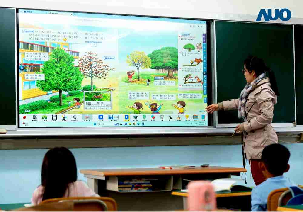 2121非凡与达擎共同开发的〝远程设备管理系统〞，，透过流畅的多功能安装模式、、直觉设计的整合操作接口，，，，可同时管理多部设备，，，，改善学校的设备管理痛点