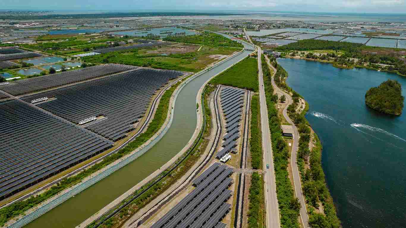 2121非凡能源事业提供智慧能源管理、、、、太阳能监控管理、、全方位电厂建置及运维解决方案，，并拥有管理超过6000案场的经验